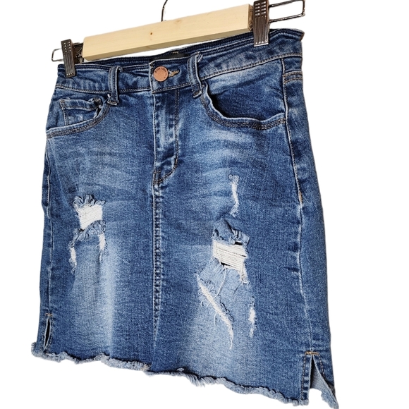 Black Label C'est toi stretch denim distressed mini skirt. Size small. - Picture 13 of 16